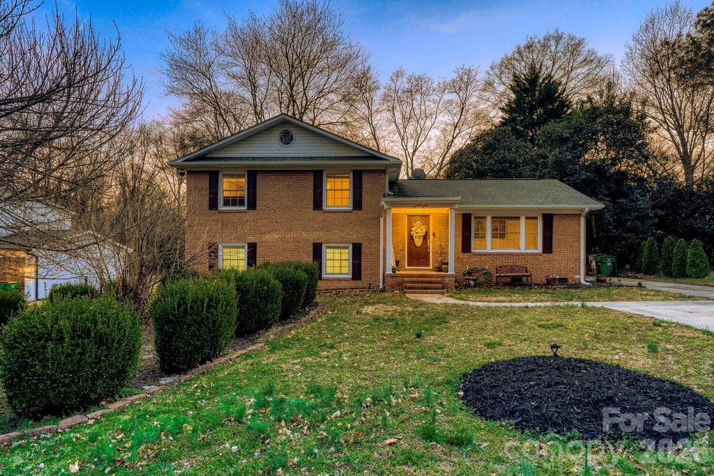 1315 Shady Bluff Drive, Charlotte, NC 28211