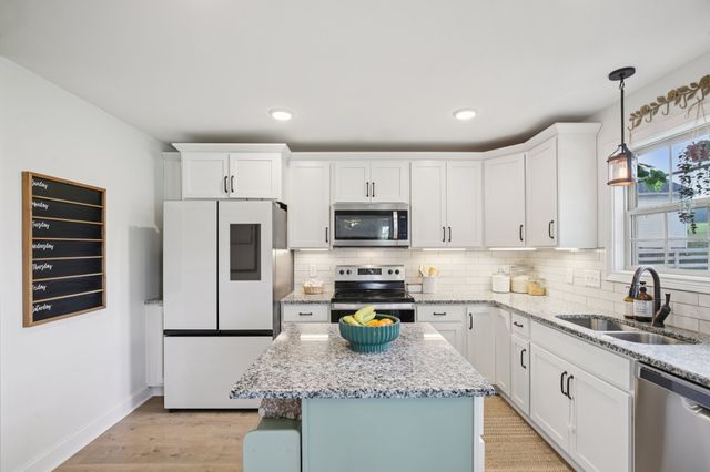 4120 Chapel Hill Rd, Clarksville, TN 37040