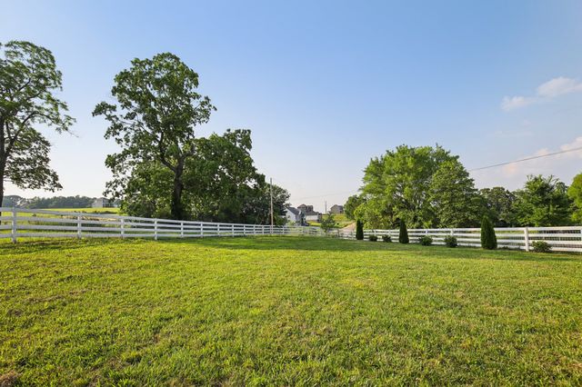 4120 Chapel Hill Rd, Clarksville, TN 37040