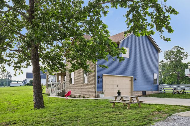 4120 Chapel Hill Rd, Clarksville, TN 37040