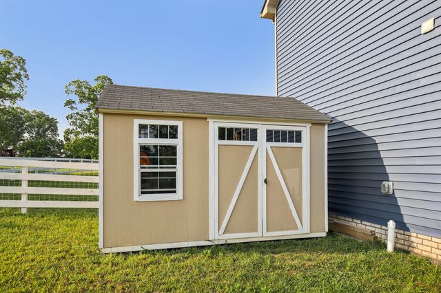 4120 Chapel Hill Rd, Clarksville, TN 37040