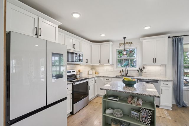 4120 Chapel Hill Rd, Clarksville, TN 37040