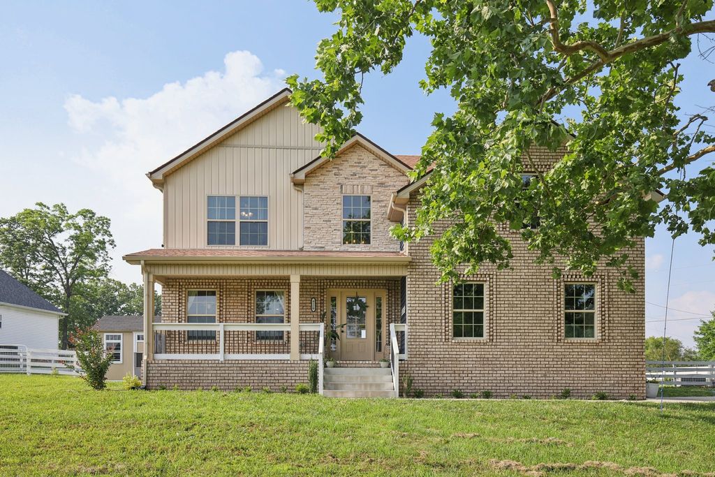 4120 Chapel Hill Rd, Clarksville, TN 37040
