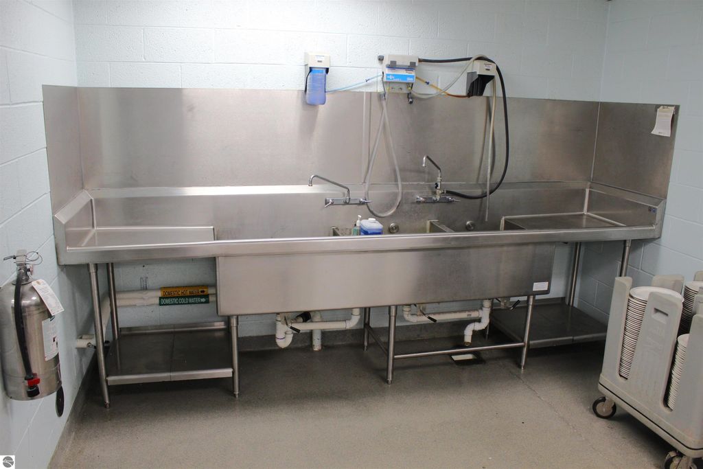 Image 17 of property listing at 610 S Cuyler Street, Cheboygan, MI 49721