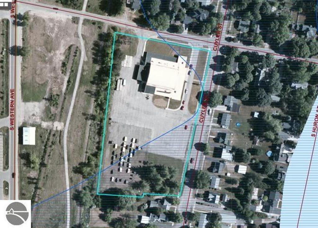 Image 2 of property listing at 610 S Cuyler Street, Cheboygan, MI 49721