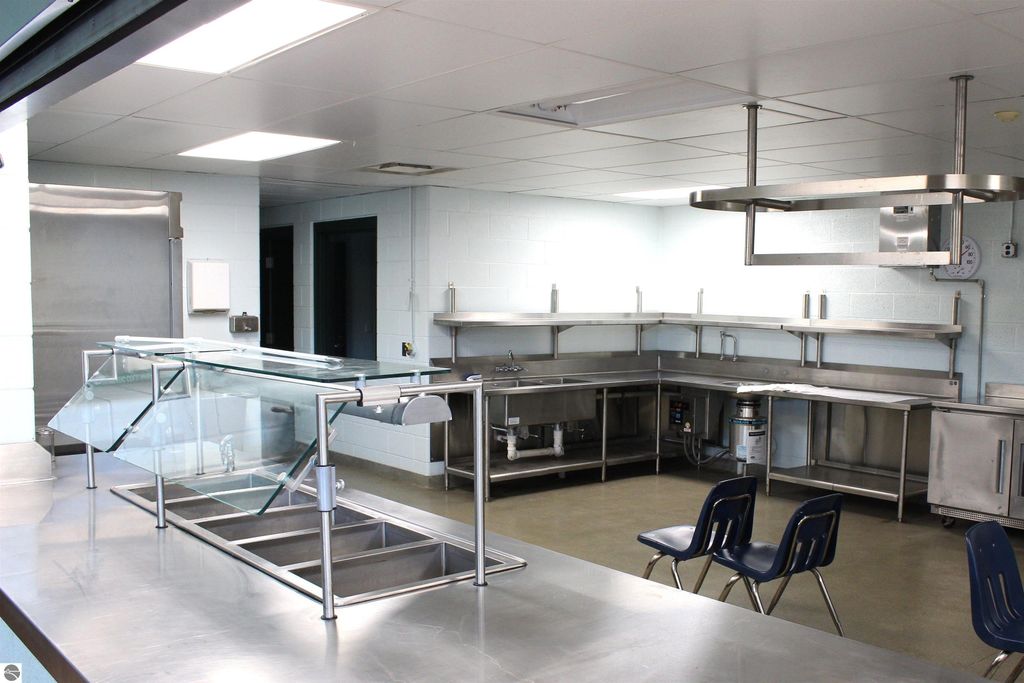 Image 4 of property listing at 610 S Cuyler Street, Cheboygan, MI 49721