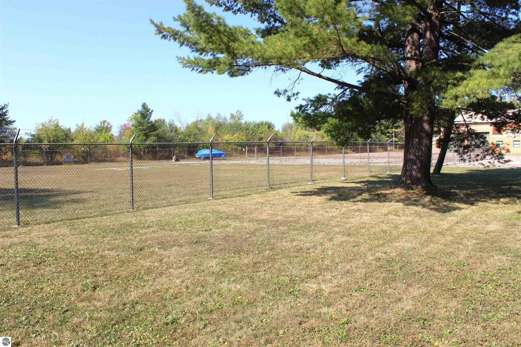 Image 9 of property listing at 610 S Cuyler Street, Cheboygan, MI 49721