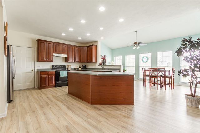 1447 Emma Lane, Farmington, NY 14425