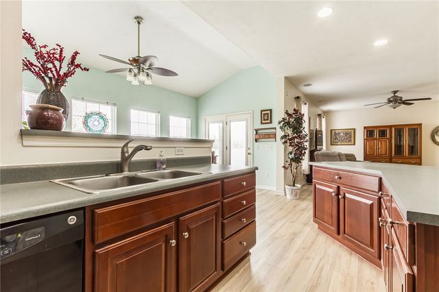 1447 Emma Lane, Farmington, NY 14425