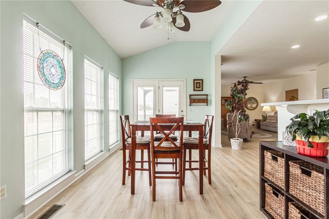 1447 Emma Lane, Farmington, NY 14425