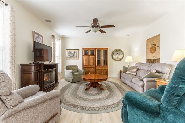 1447 Emma Lane, Farmington, NY 14425