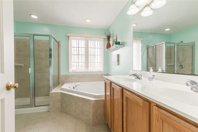 1447 Emma Lane, Farmington, NY 14425