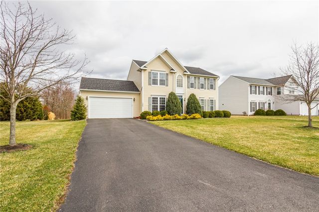 1447 Emma Lane, Farmington, NY 14425
