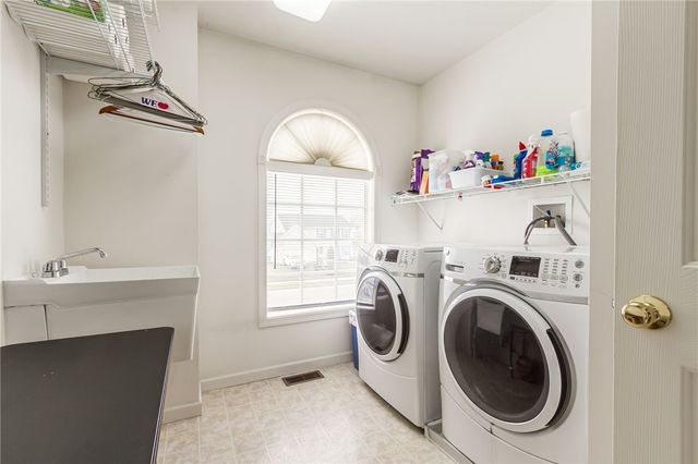 1447 Emma Lane, Farmington, NY 14425