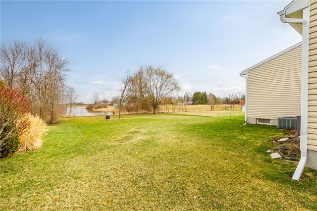 1447 Emma Lane, Farmington, NY 14425