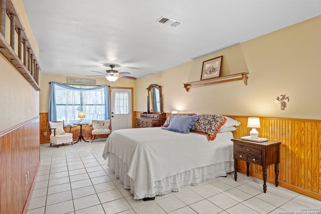 475 Stoney Hill, Pipe Creek, TX 78063