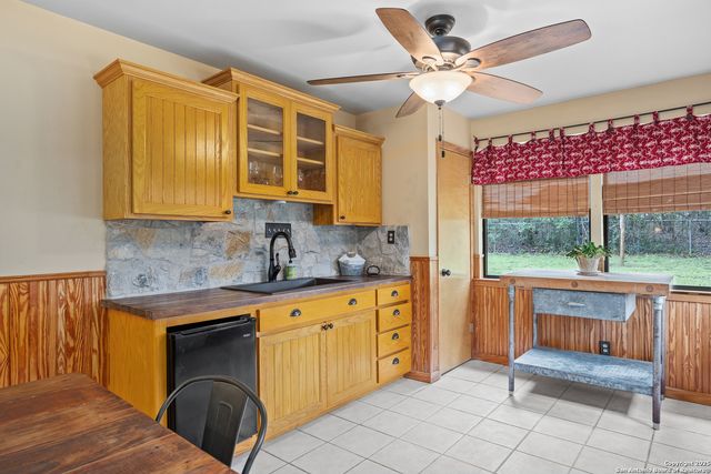 475 Stoney Hill, Pipe Creek, TX 78063
