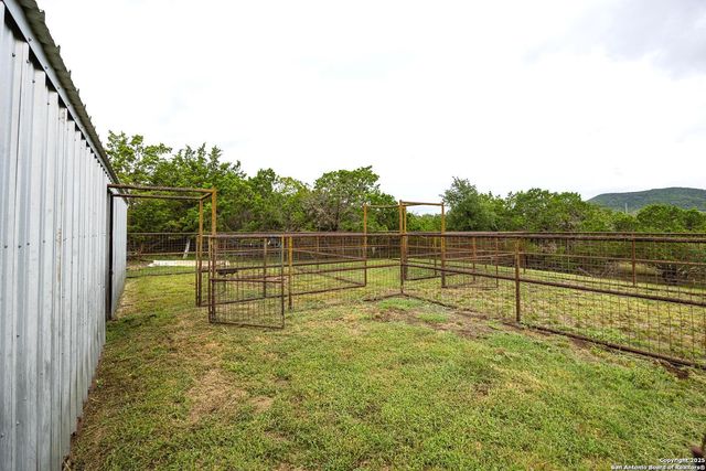 475 Stoney Hill, Pipe Creek, TX 78063