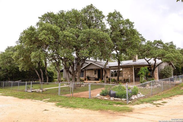 475 Stoney Hill, Pipe Creek, TX 78063