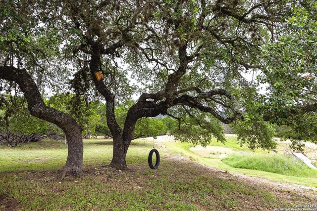 475 Stoney Hill, Pipe Creek, TX 78063