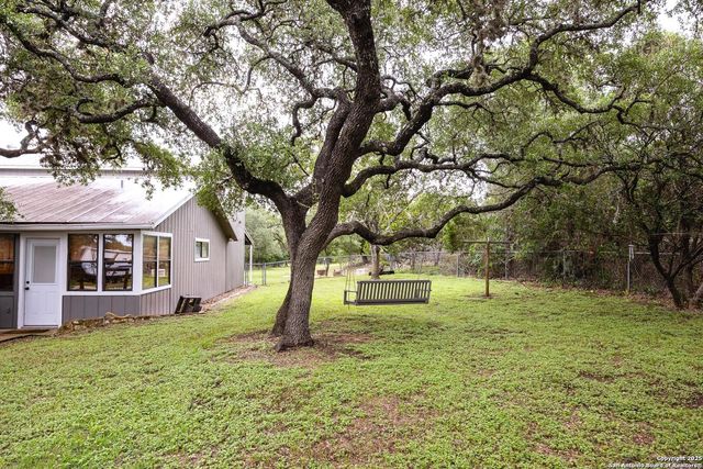 475 Stoney Hill, Pipe Creek, TX 78063