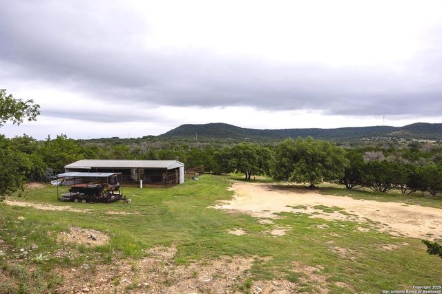 475 Stoney Hill, Pipe Creek, TX 78063