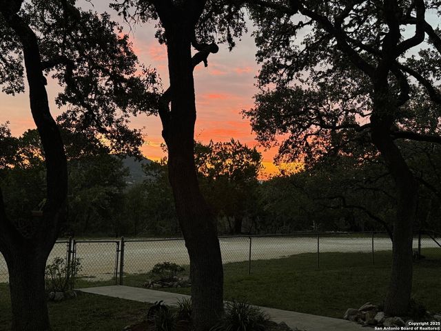475 Stoney Hill, Pipe Creek, TX 78063