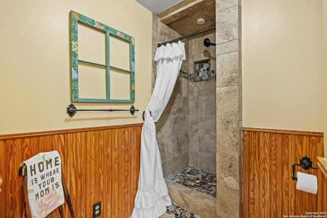 475 Stoney Hill, Pipe Creek, TX 78063