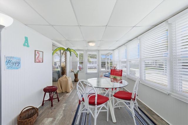 6710 36TH AVENUE E 127, Palmetto, FL 34221