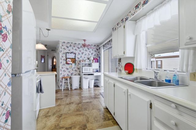 6710 36TH AVENUE E 127, Palmetto, FL 34221