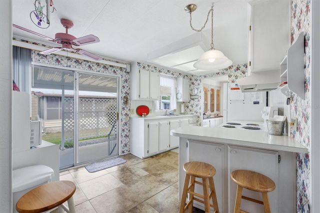 6710 36TH AVENUE E 127, Palmetto, FL 34221