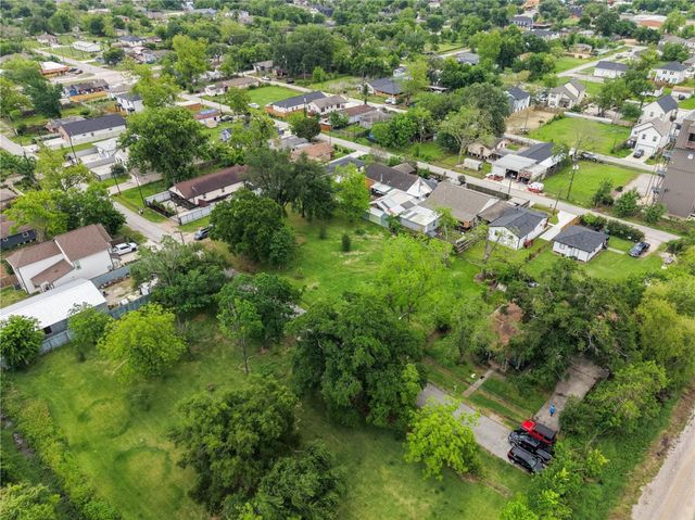 7702 King Street, Houston, TX 77028