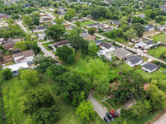 7702 King Street, Houston, TX 77028
