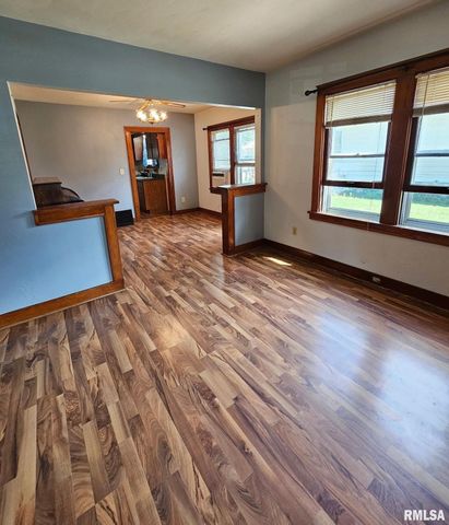 1218 S 3RD Street, Pekin, IL 61554
