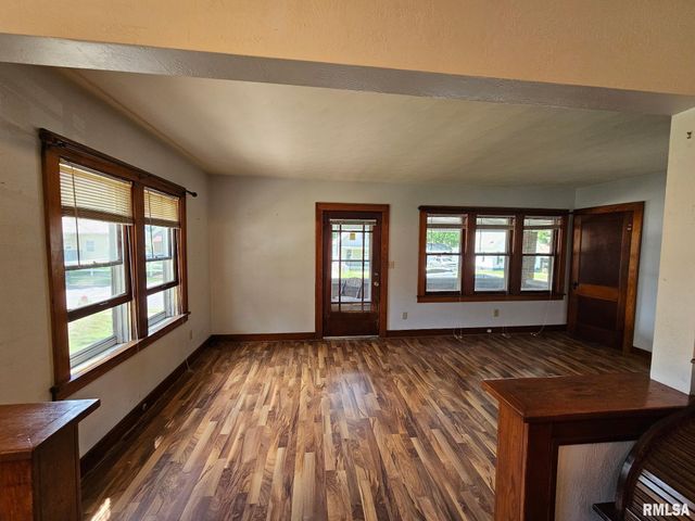 1218 S 3RD Street, Pekin, IL 61554