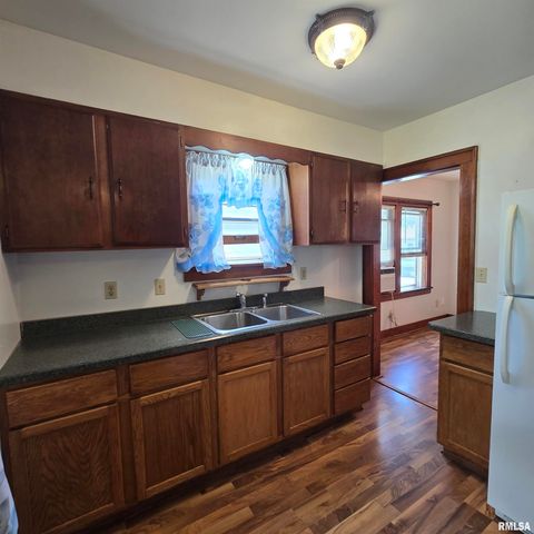 1218 S 3RD Street, Pekin, IL 61554