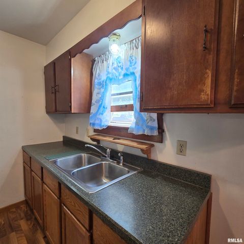 1218 S 3RD Street, Pekin, IL 61554