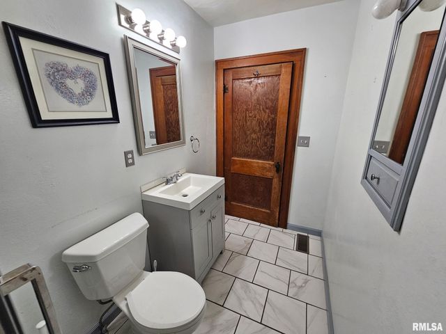 1218 S 3RD Street, Pekin, IL 61554