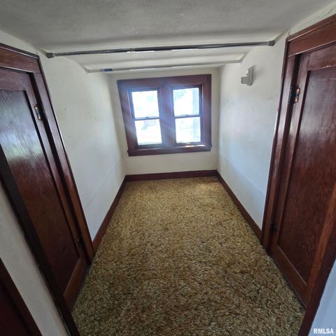 1218 S 3RD Street, Pekin, IL 61554