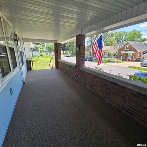 1218 S 3RD Street, Pekin, IL 61554