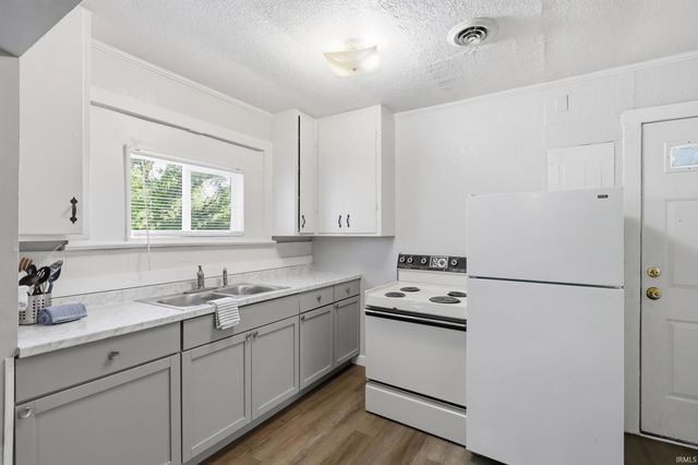3709 South Park Drive, Fort Wayne, IN 46806