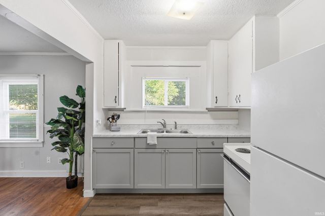 3709 South Park Drive, Fort Wayne, IN 46806
