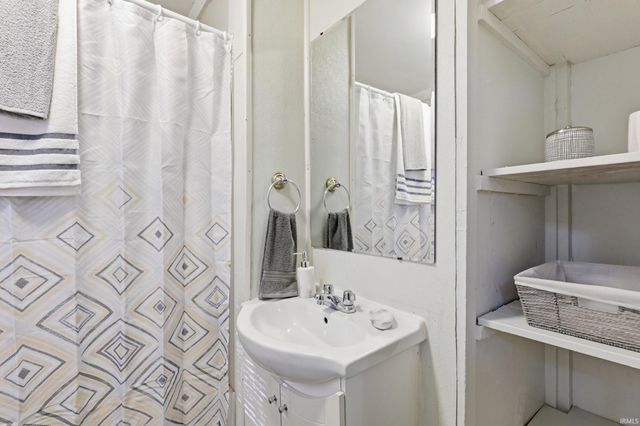 3709 South Park Drive, Fort Wayne, IN 46806