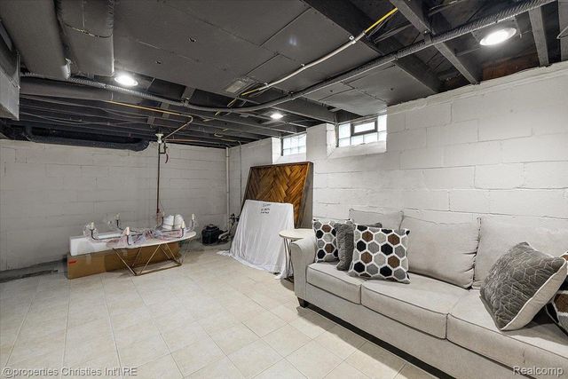 559 E Southlawn Boulevard, Birmingham, MI 48009