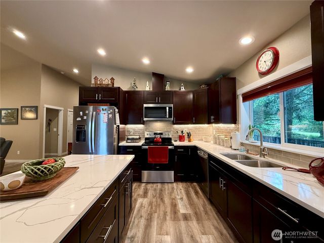 735 Dover Court SE, Ocean Shores, WA 98569