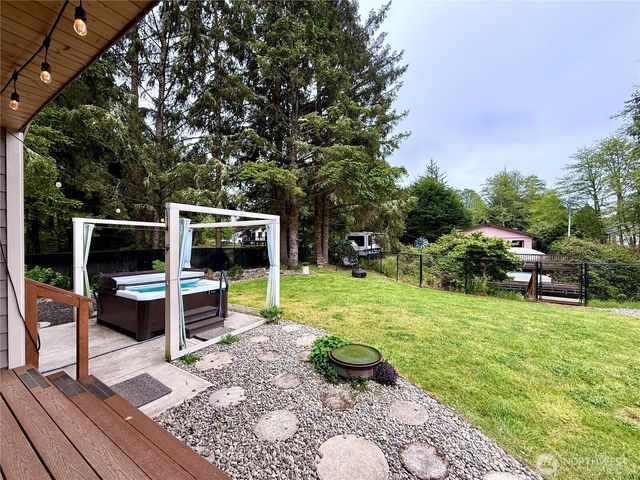 735 Dover Court SE, Ocean Shores, WA 98569