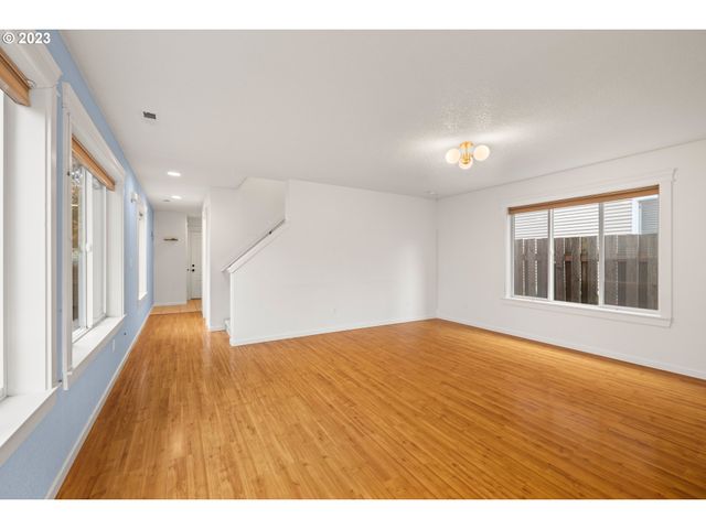 5218 Se TENINO Ct, Portland, OR 97206