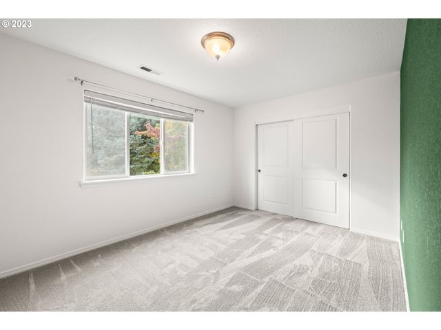 5218 Se TENINO Ct, Portland, OR 97206