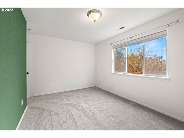 5218 Se TENINO Ct, Portland, OR 97206