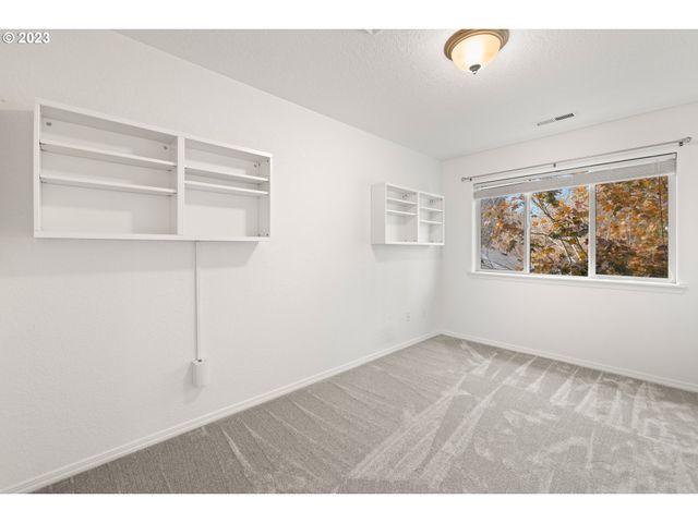 5218 Se TENINO Ct, Portland, OR 97206